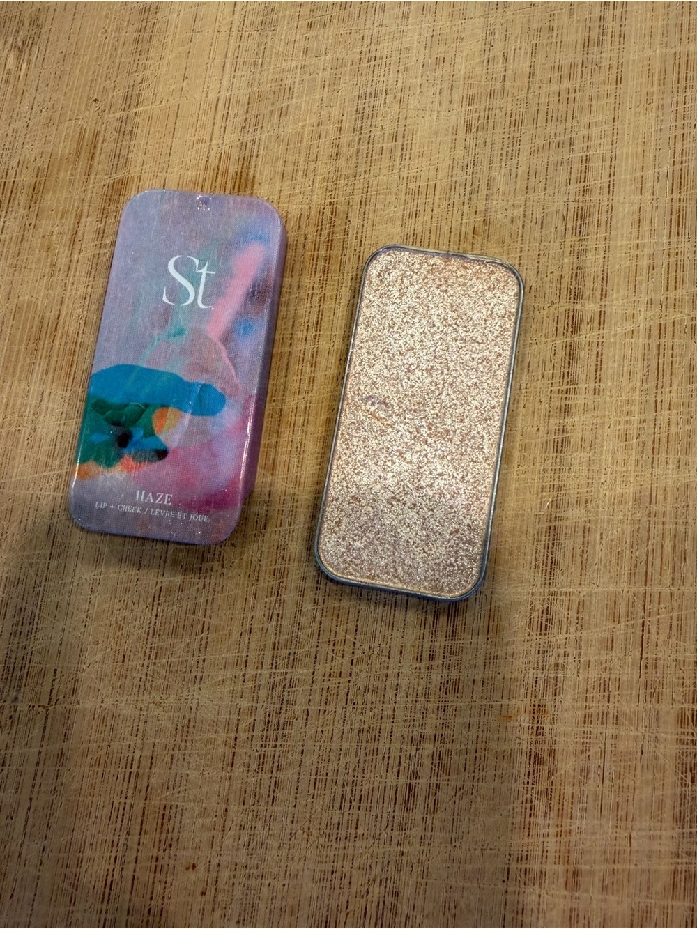 Seint “Glamazing” Illuminator. (Tin doesn’t match). Only swatch once.